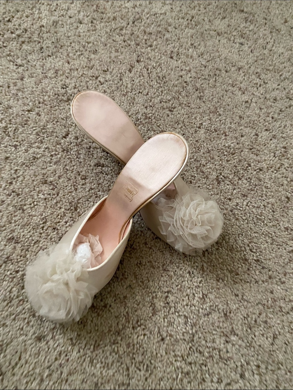 Vintage 1950s Daniel Green Satin Peep-Toe Heels with Tulle Rosette - Champagne - Picture 8 of 9